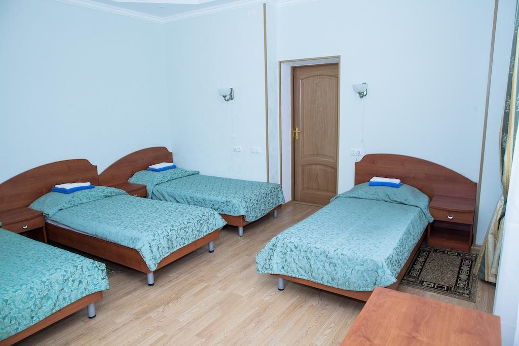 Номер (Кровать в общей спальне с 4 кроватями и отдельной ванной комнатой) отеля ДОСААФ на Волоколамском Шоссе, Москва