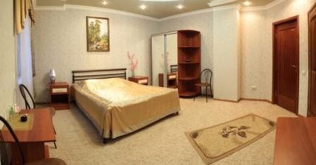 Полулюкс (Стандарт семейный 2-х комнатный) гостиницы Ривьера, Краснодар