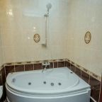 Сьюит (Люкс «2» с кроватью размера «king-size» и гидромассажной ванной), Мини-отель Фаб