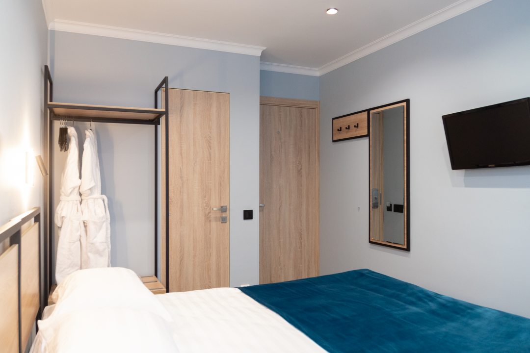 Сьюит (Люкс «2» с кроватью размера «king-size» и гидромассажной ванной), Мини-отель Фаб