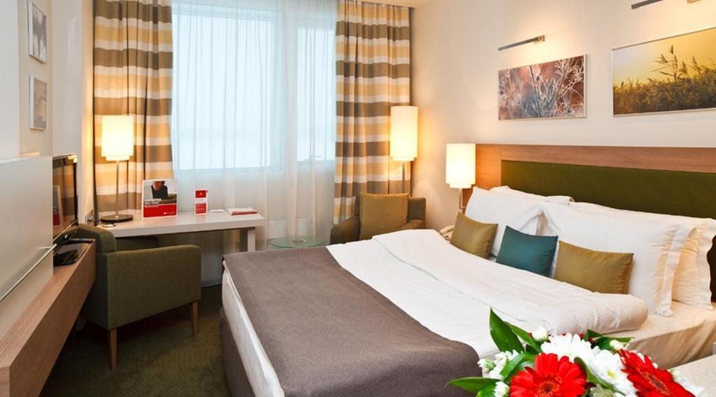 Двухместный (Номер с кроватью размера «queen-size») отеля Ramada By Wyndham Yekaterinburg Hotel & Spa, Екатеринбург
