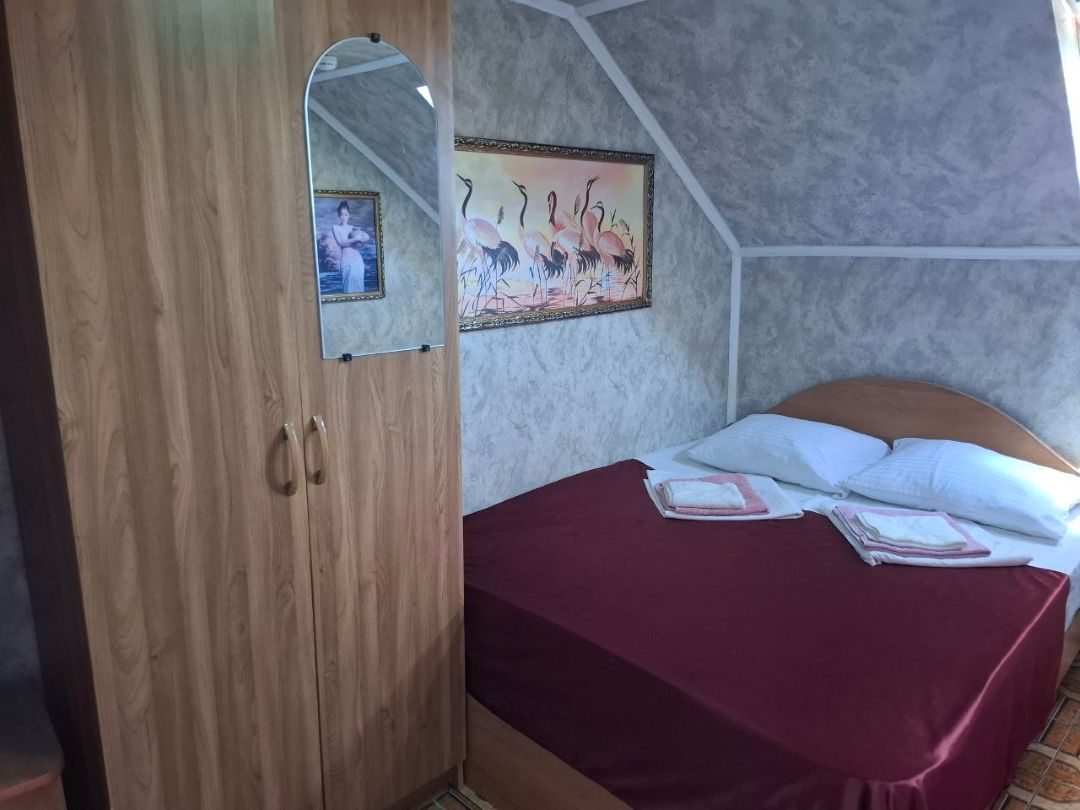 Трехместный (№19_ Эконом_Мансарда_3 эт), Гостевой дом Тихая гавань