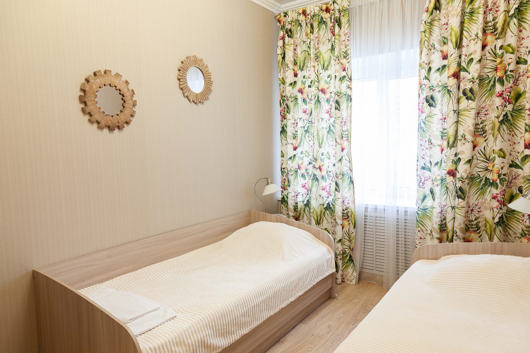 Люкс (Двухкомнатный люкс с двумя раздельными кроватями) гостиницы Рем Отель, Казань