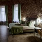 Люкс (Наполеон), Отель Маросейка 2/15