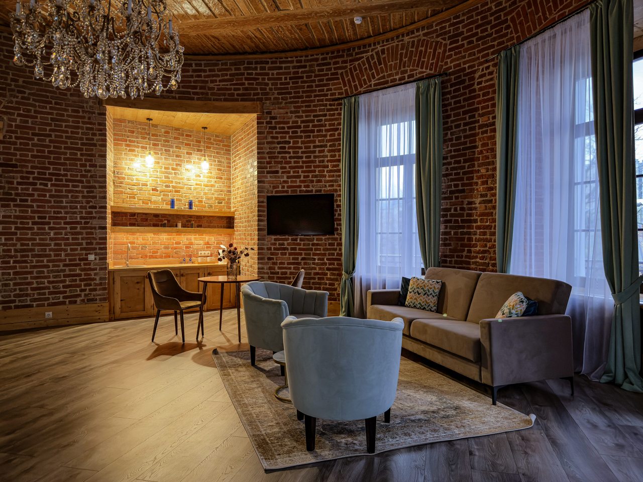 Люкс (Наполеон), Отель Маросейка 2/15