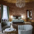 Люкс (Наполеон), Отель Маросейка 2/15