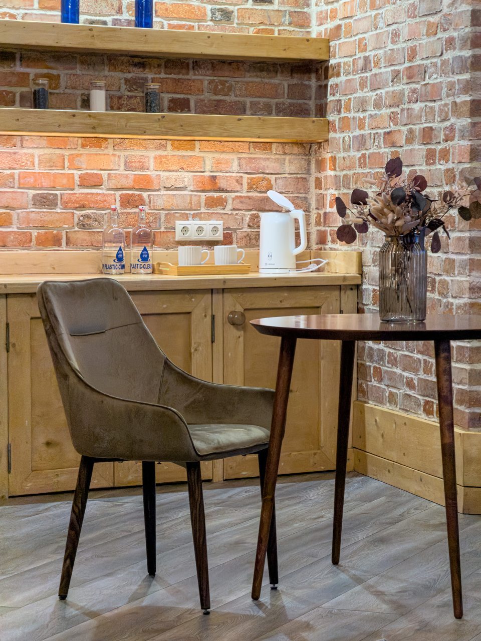 Люкс (Наполеон), Отель Маросейка 2/15