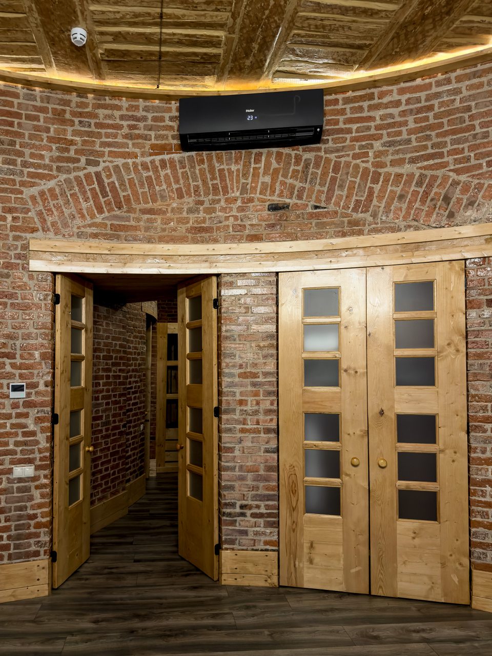 Люкс (Наполеон), Отель Маросейка 2/15