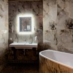 Люкс (Наполеон), Отель Маросейка 2/15