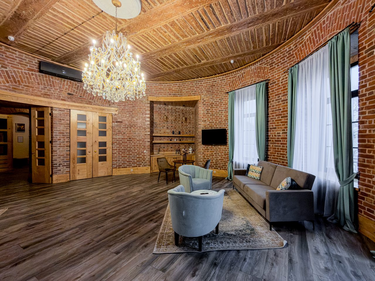 Люкс (Наполеон), Отель Маросейка 2/15