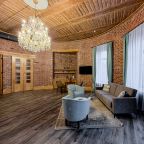 Люкс (Наполеон), Отель Маросейка 2/15