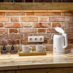 Люкс (Наполеон), Отель Маросейка 2/15