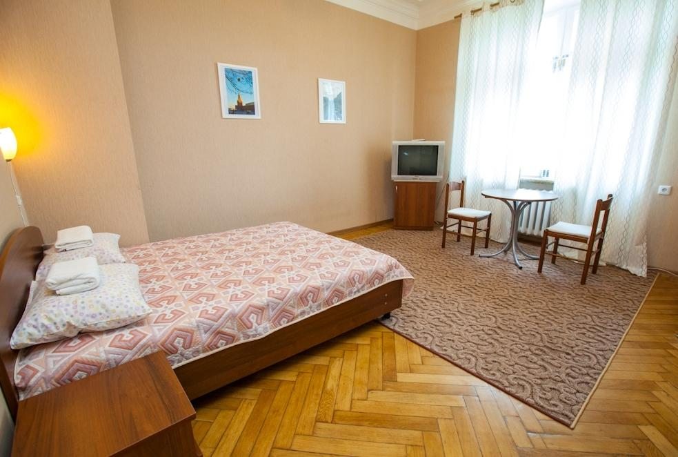 Двухместный (Двухместный номер с 1 кроватью или 2 отдельными кроватями и общей ванной комнатой) мини-отеля Новый Арбат, Москва
