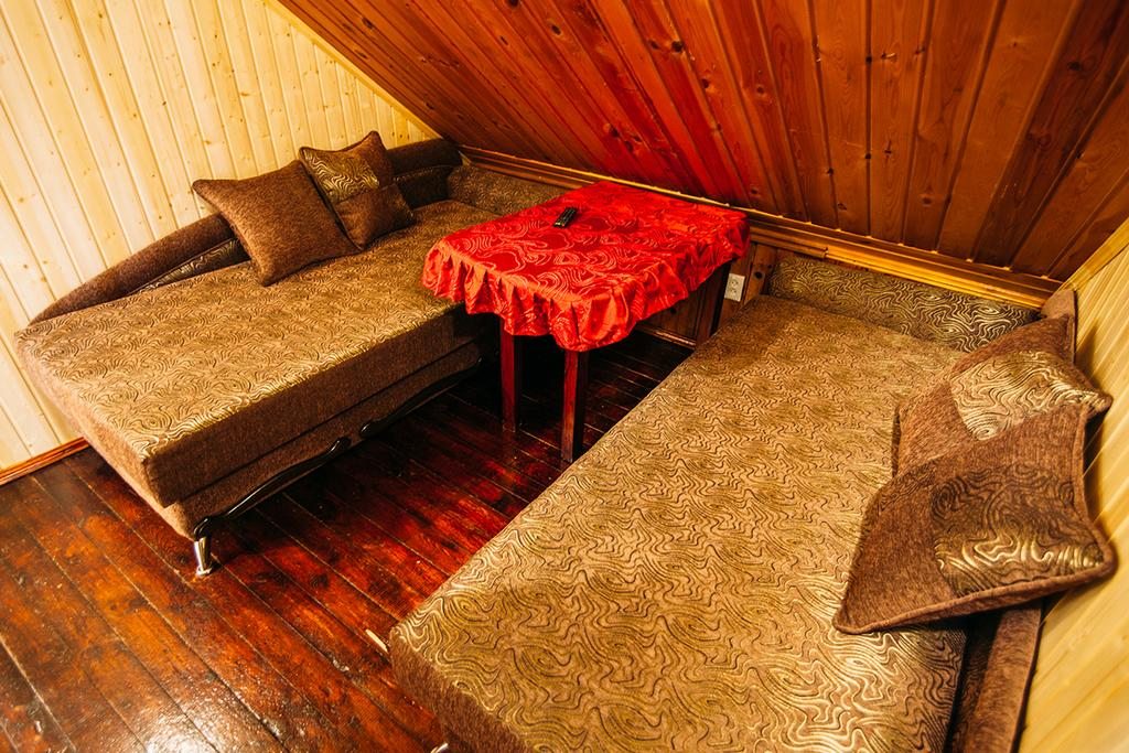 Двухместный (Двухместный номер с 2 отдельными кроватями и общим туалетом) отеля Лабиринт, Гороховец