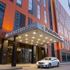 Фасад отеля Doubletree by Hilton 4*, Новосибирск