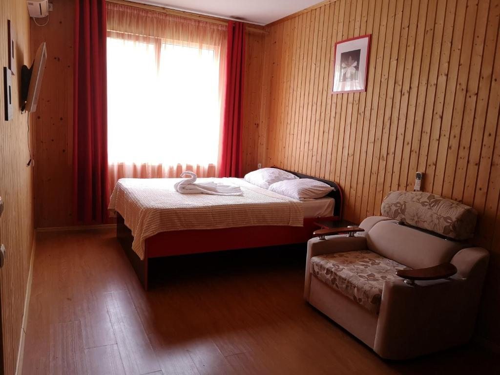 Двухместный (Двухместный номер Делюкс с 1 кроватью и дополнительной кроватью) гостевого дома Форелька, Гагра