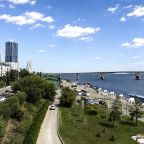 Вид на Волгу, Гостиница Волна