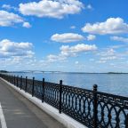 Вид на набережную, Гостиница Волна