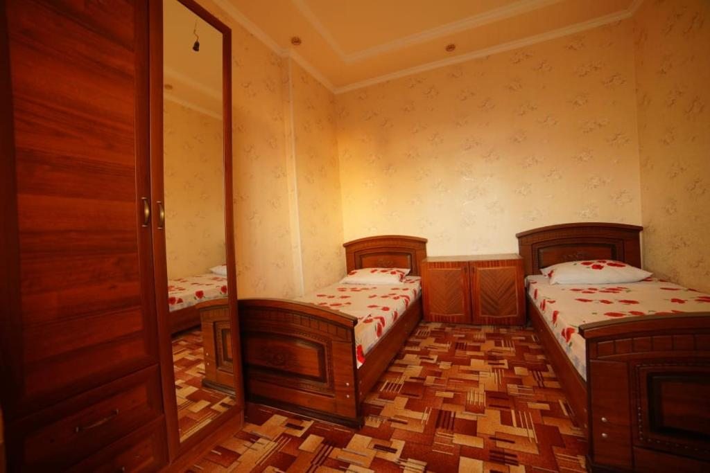 Двухместный (Большой двухместный номер с 1 кроватью) гостевого дома на Чанба 12, Гагра