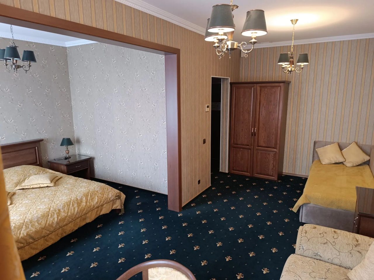 Полулюкс (Винтаж), Гостиница TWEED