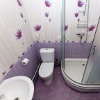 Два санузла на блок из 4 номеров.