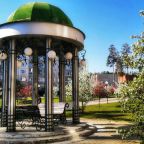 Прогулочная аллея у отеля Уралочка.