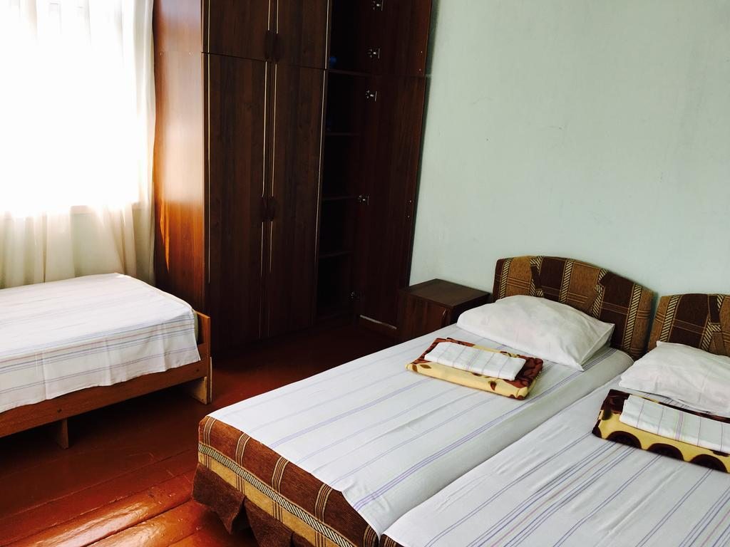 Трехместный (Трехместный номер эконом-класса с общей ванной комнатой) гостевого дома Guesthouse on Pushkina 10, Цандрипш