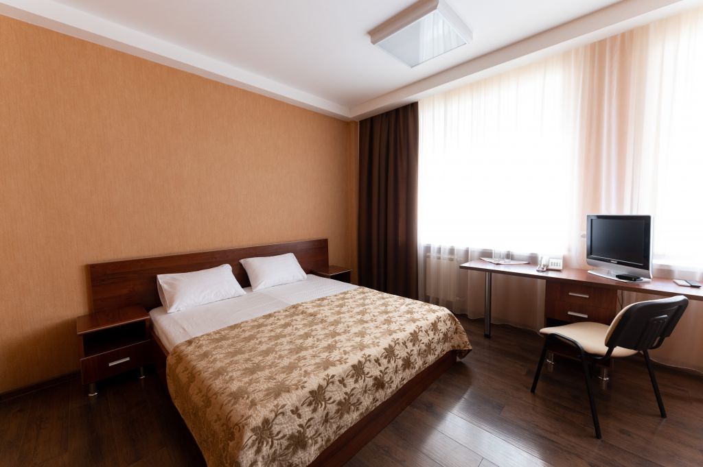 Одноместный (Стандартный двухместный номер с двуспальной кроватью) гостиницы Яик, Оренбург