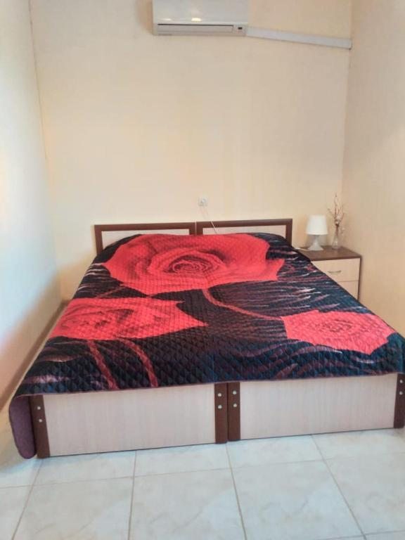 Двухместный (Двухместный номер с 1 кроватью или 2 отдельными кроватями и дополнительной кроватью) отеля Солнечный берег, Гудаута