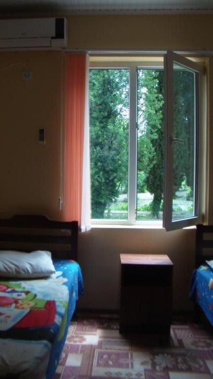 Двухместный (Просторный двухместный номер с 2 отдельными кроватями) гостевого дома Радуга, Новый Афон