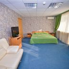 Полулюкс, Загородный отель Нежинка