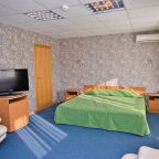 Полулюкс, Загородный отель Нежинка