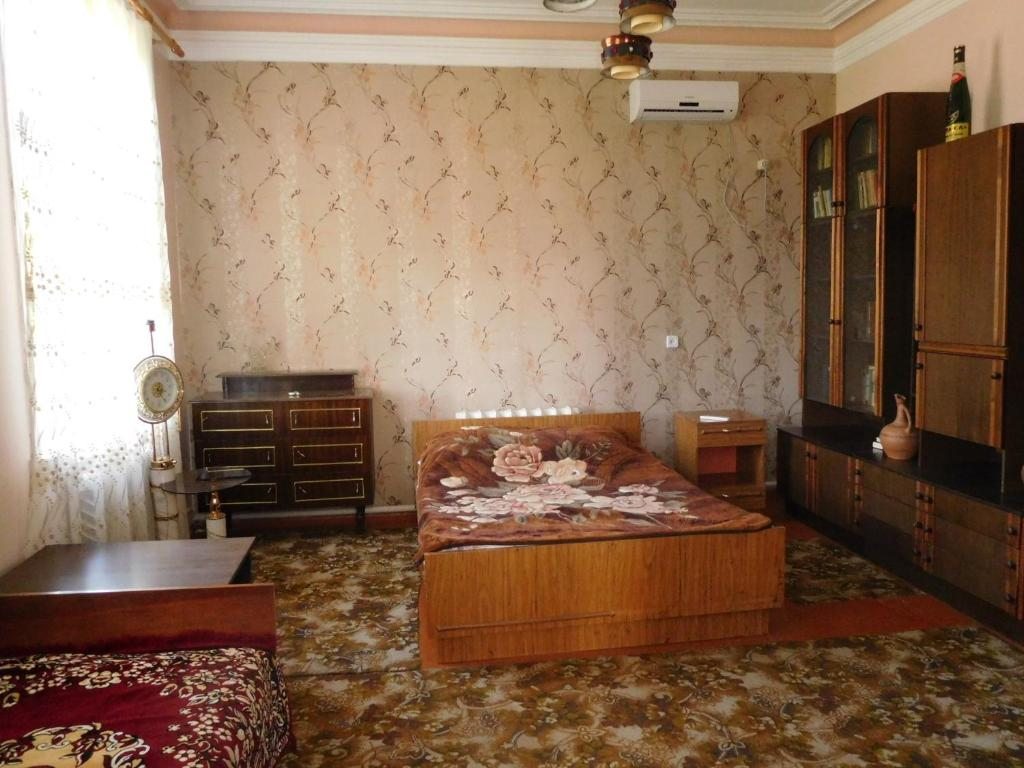 Трехместный (Трехместный номер с террасой) гостевого дома На Адлейба 75, Сухум