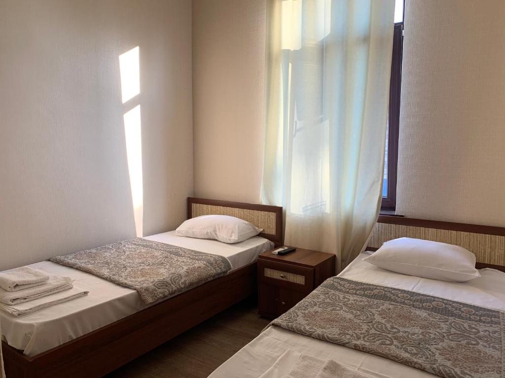 Двухместный (Бюджетный двухместный номер с 2 отдельными кроватями) гостевого дома На Воронова 86, Сухум