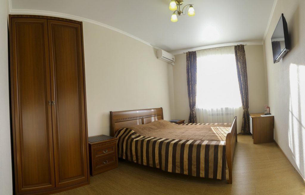 Двухместный (Улучшенный полулюкс) отеля Круиз, Краснодар