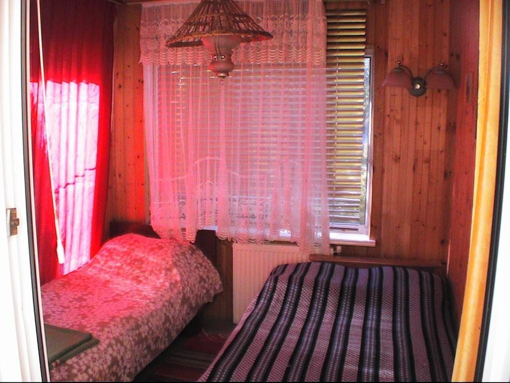 Двухместный (Улучшенный двухместный номер с 2 отдельными кроватями и видом на сад) гостевого дома Танаевской, Лесной