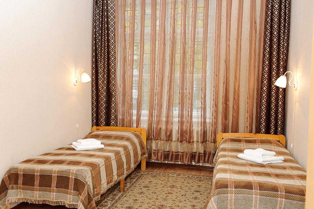Двухместный (Двухместный номер с 2 отдельными кроватями и общей ванной комнатой) гостевого дома В Кингисеппе