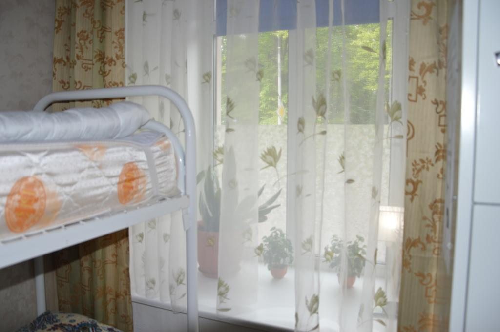 Номер (Общий номер для мужчин и женщин с 2 двухъярусными кроватями) хостела Бельведер, Выборг, Ленинградская область