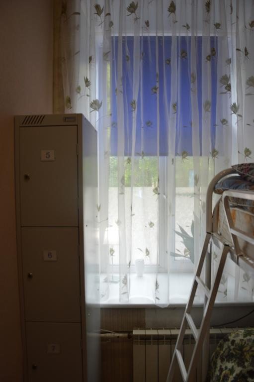 Номер (Общий номер для мужчин и женщин с 2 двухъярусными кроватями) хостела Бельведер, Выборг, Ленинградская область