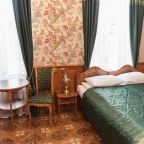Трёхместный и более (Стандартный трехместный номер), Гостиница Дом Трувеллера Ф&Ф