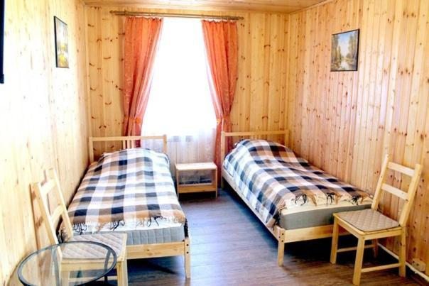 Двухместный (Бюджетный двухместный номер с 2 отдельными кроватями) гостевого дома Березка, Тихвин