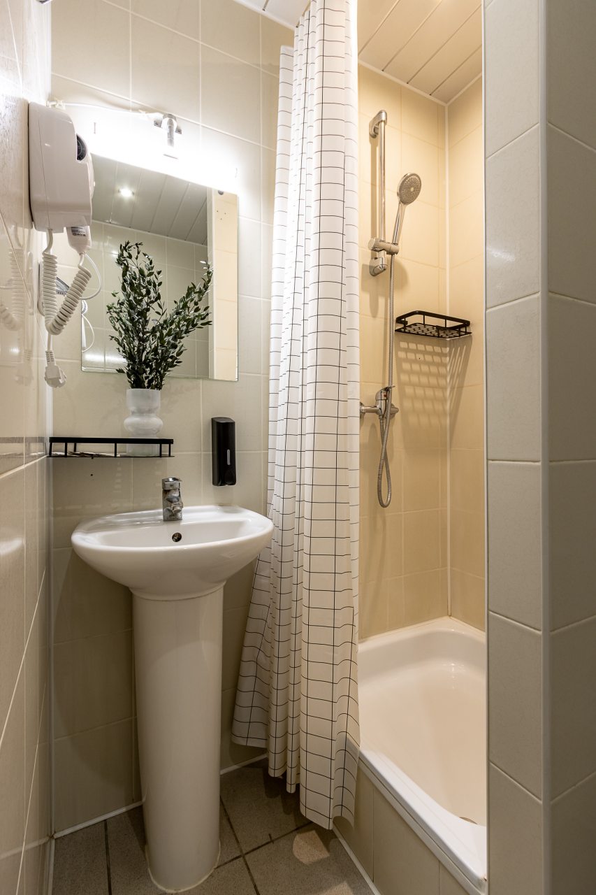 Двухместный (Стандартный  номер с 2 кроватями и собственной ванной), Отель Номера в Гатчине