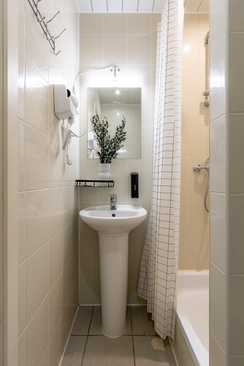 Двухместный (Стандартный  номер с 2 кроватями и собственной ванной), Отель Номера в Гатчине