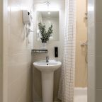 Двухместный (Стандартный  номер с 2 кроватями и собственной ванной), Отель Номера в Гатчине