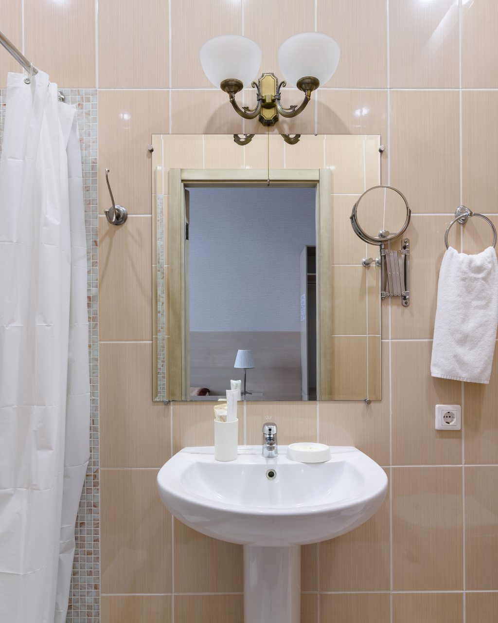 Одноместный, Гостиница Атом