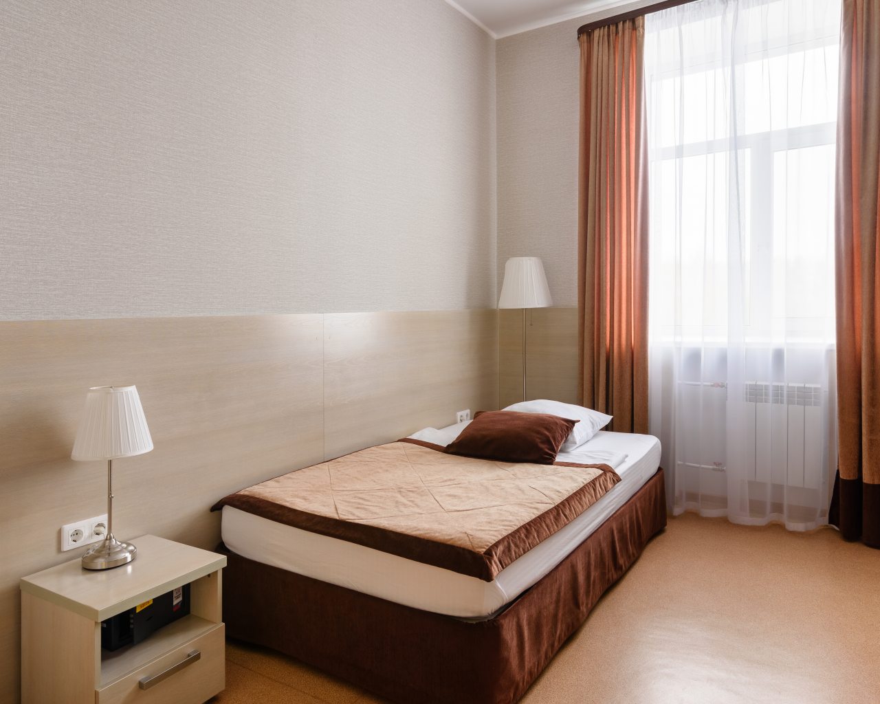 Одноместный, Гостиница Атом