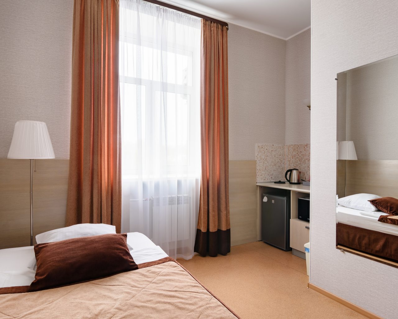 Одноместный, Гостиница Атом