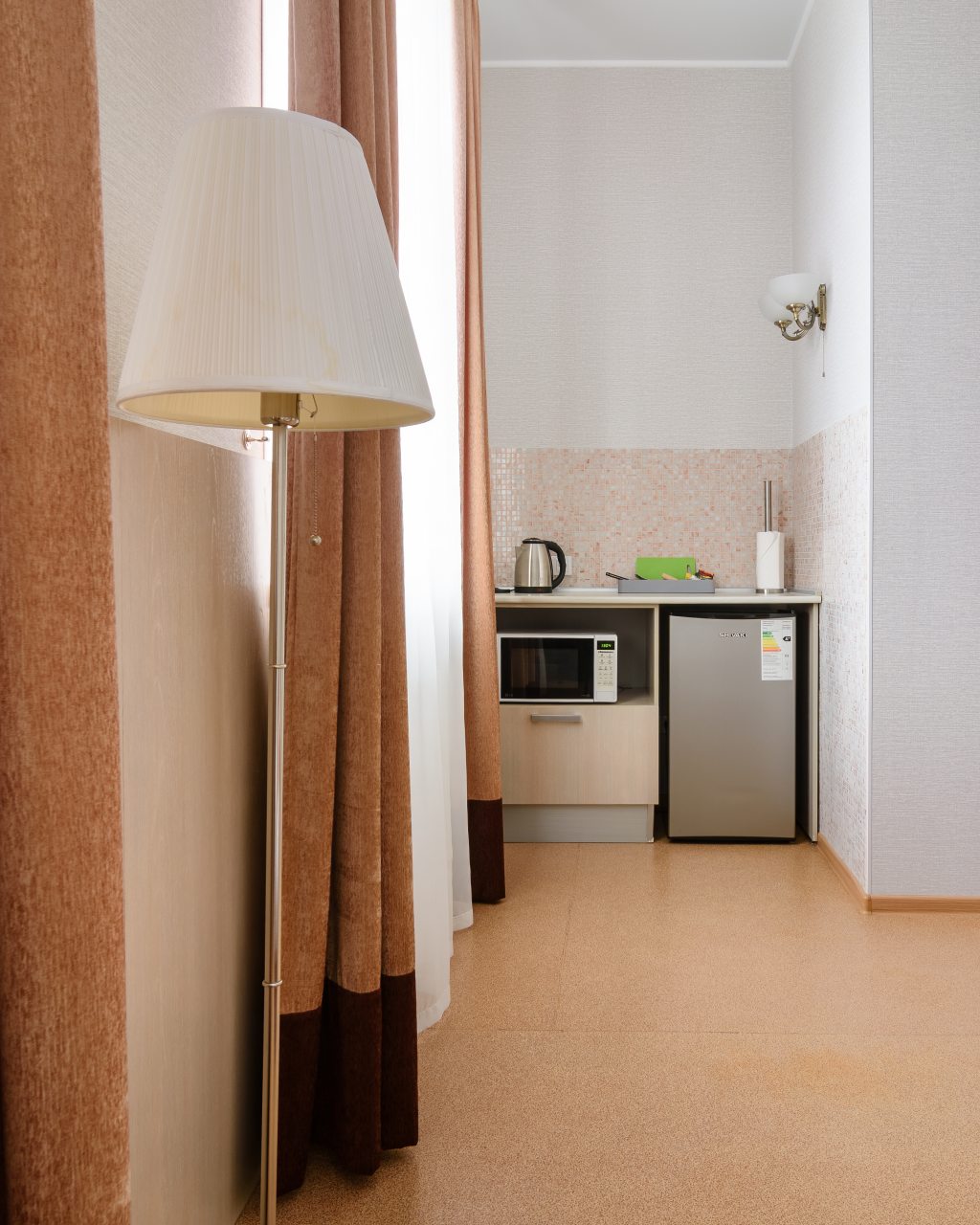 Двухместный, Гостиница Атом