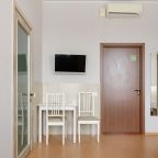 Двухместный, Гостиница Атом