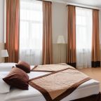 Двухместный, Гостиница Атом